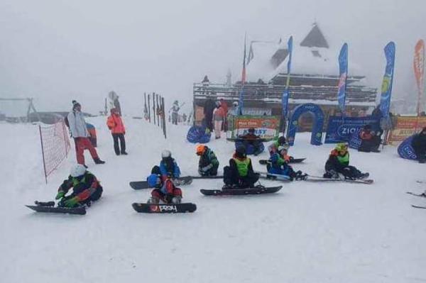 MAŁE CICHE k/ Zakopanego: zimowisko / obóz snowboardowy  dla początkujących i zaawansowanych 7-18 lat, Zima 2026 