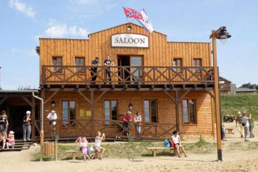 saloon (Copy).jpg